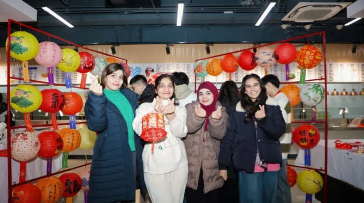 留学生在迎新春联欢活动现场