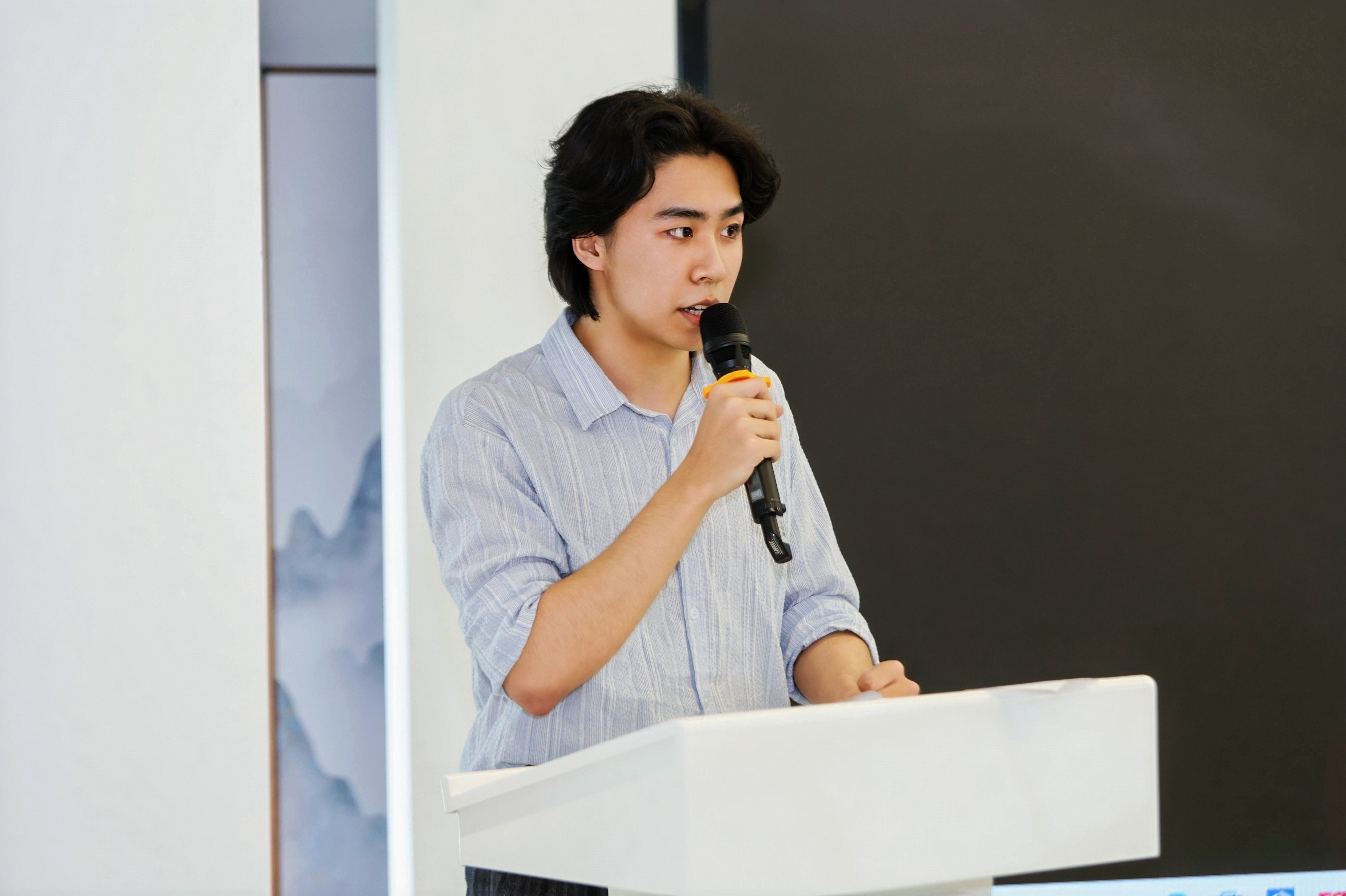 达尔汗（哈萨克斯坦）诵读《青春》