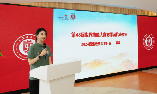 侯婷作为志愿者代表发言