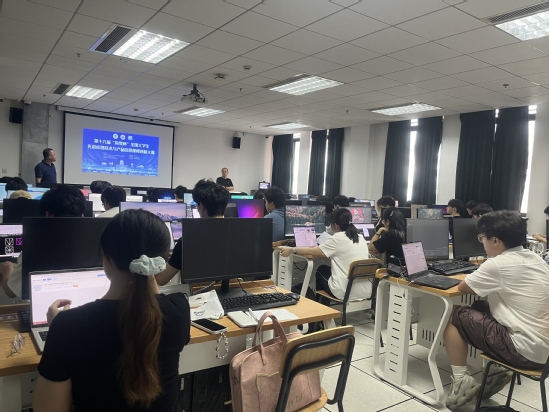学生正在比赛中