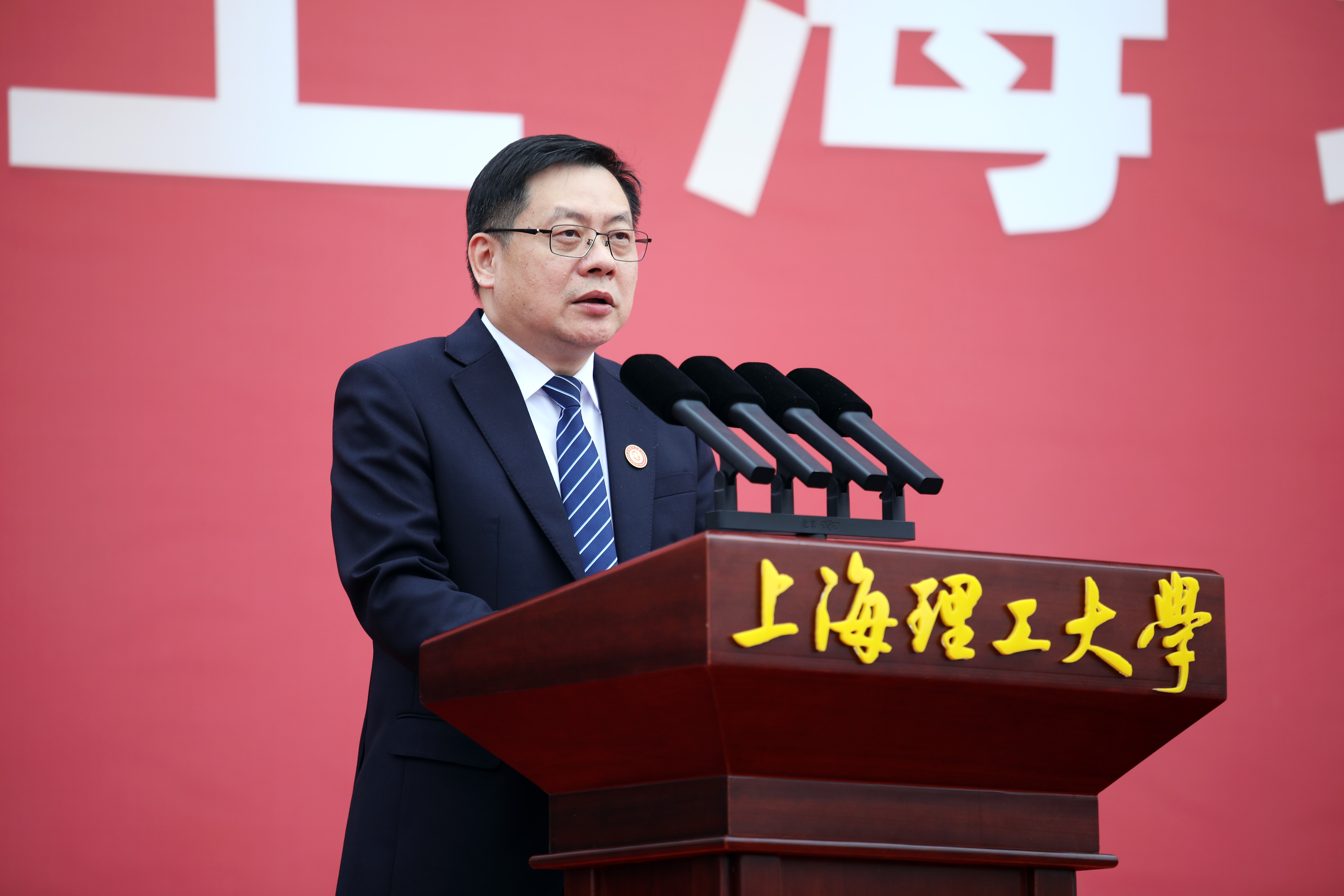 校长赵震寄语新生
