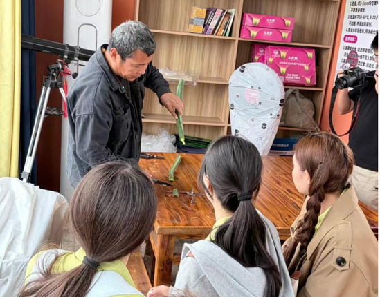 学习观摩食品加工过程