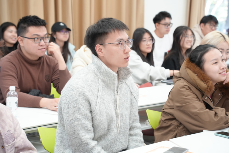 宣传员积极参与集体备课研讨